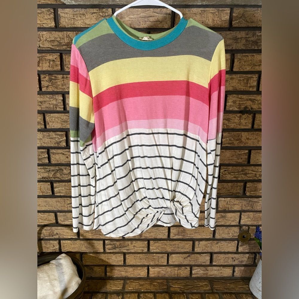 143 story blouse‎